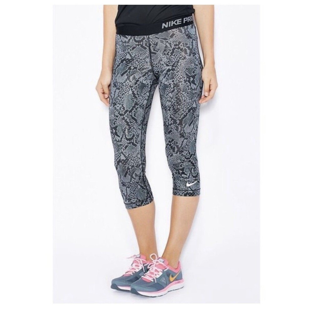 Nike Pro Capri Womens Small Dri Fit Legging Blk/Wht Snake Compression Athleisure